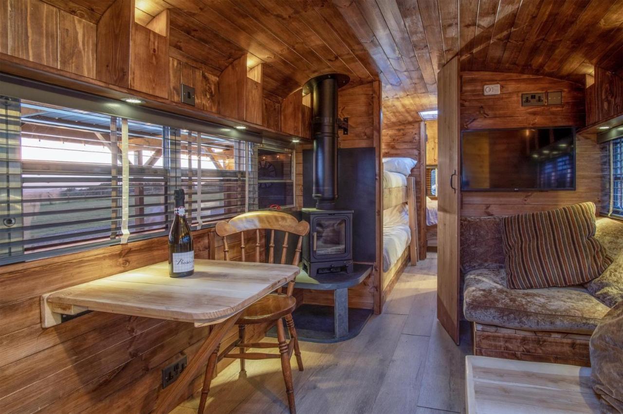 American School Bus - 1 Bedroom - Blossom Farm - Tiers Cross Johnston 外观 照片