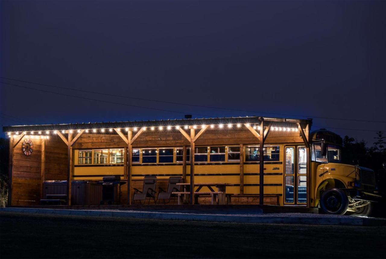 American School Bus - 1 Bedroom - Blossom Farm - Tiers Cross Johnston 外观 照片