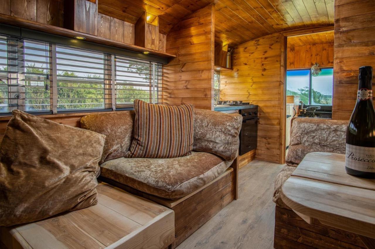 American School Bus - 1 Bedroom - Blossom Farm - Tiers Cross Johnston 外观 照片