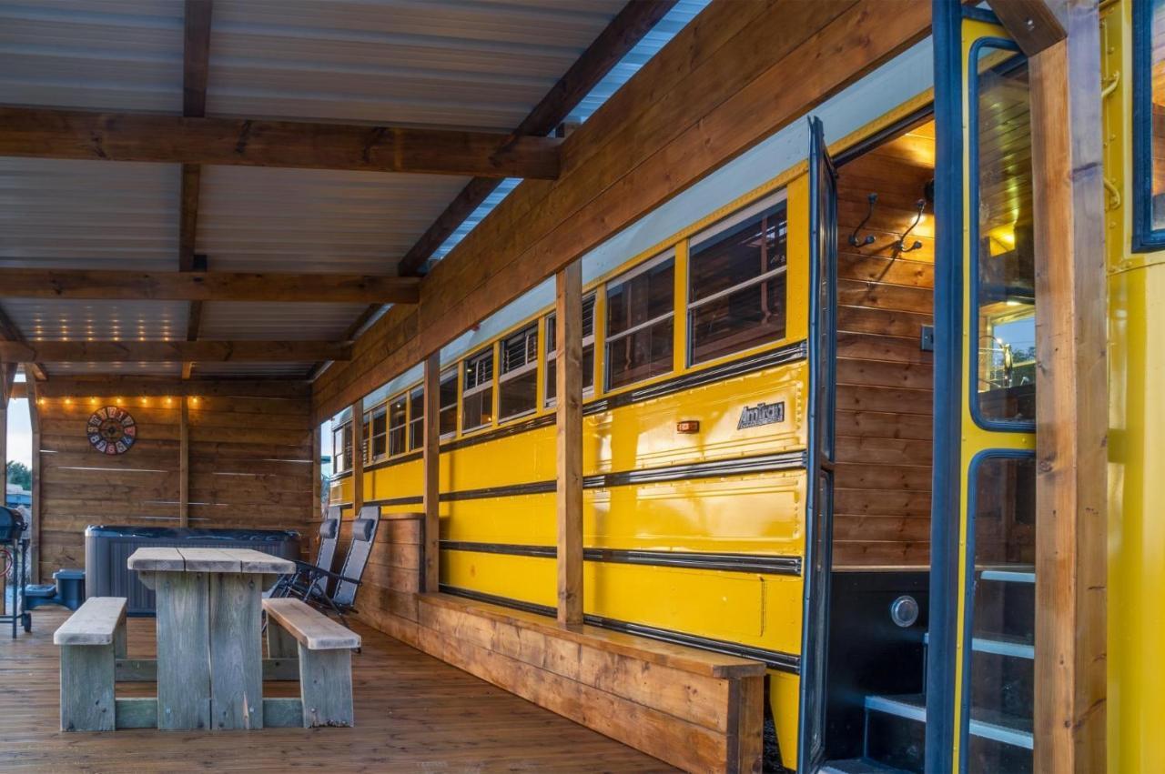 American School Bus - 1 Bedroom - Blossom Farm - Tiers Cross Johnston 外观 照片