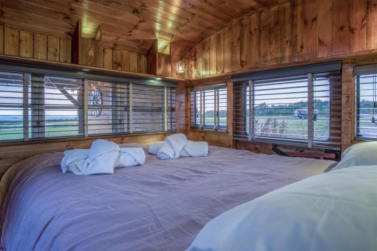 American School Bus - 1 Bedroom - Blossom Farm - Tiers Cross Johnston 外观 照片