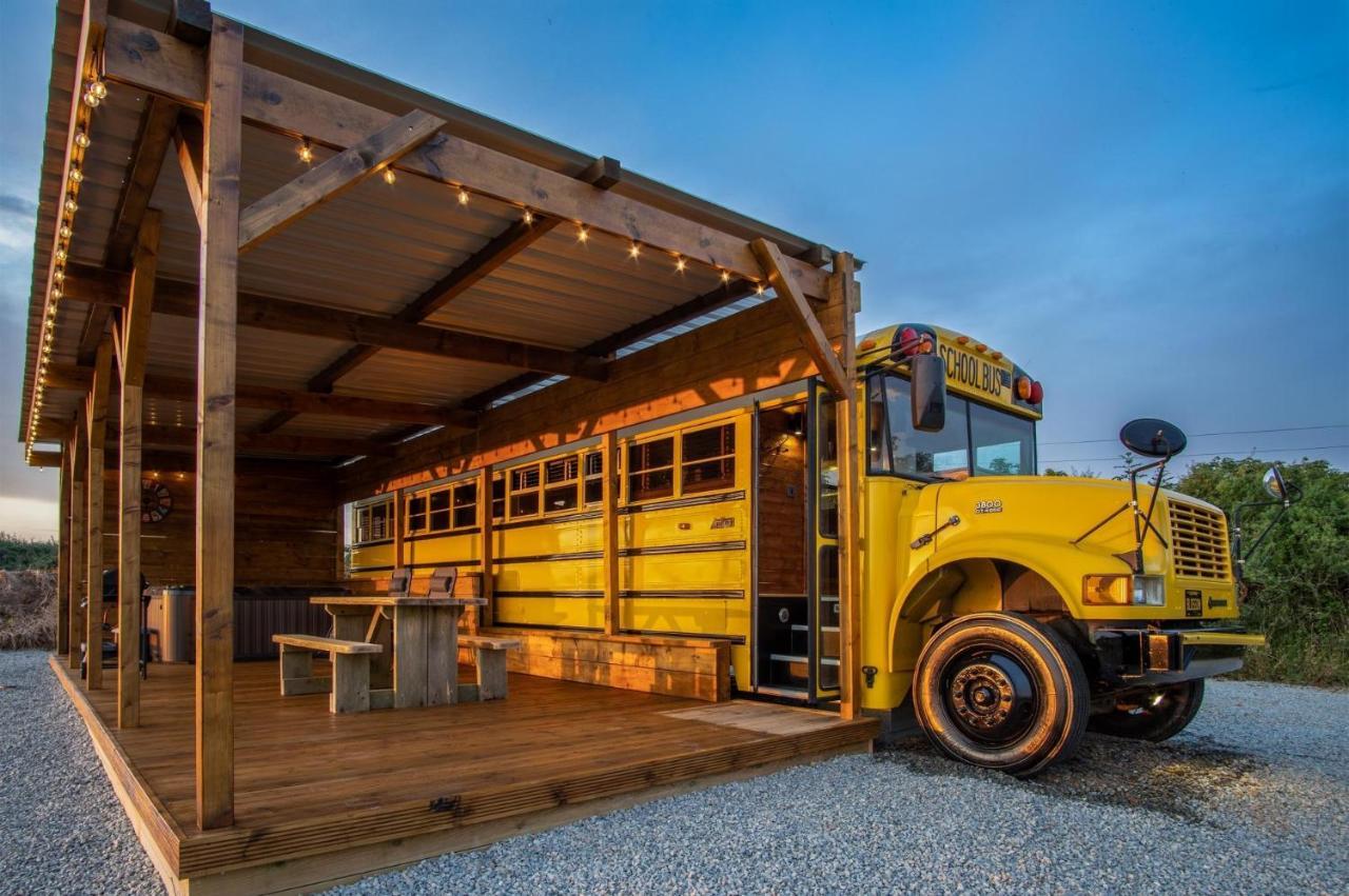 American School Bus - 1 Bedroom - Blossom Farm - Tiers Cross Johnston 外观 照片