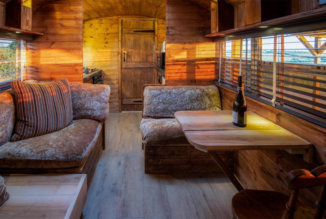 American School Bus - 1 Bedroom - Blossom Farm - Tiers Cross Johnston 外观 照片