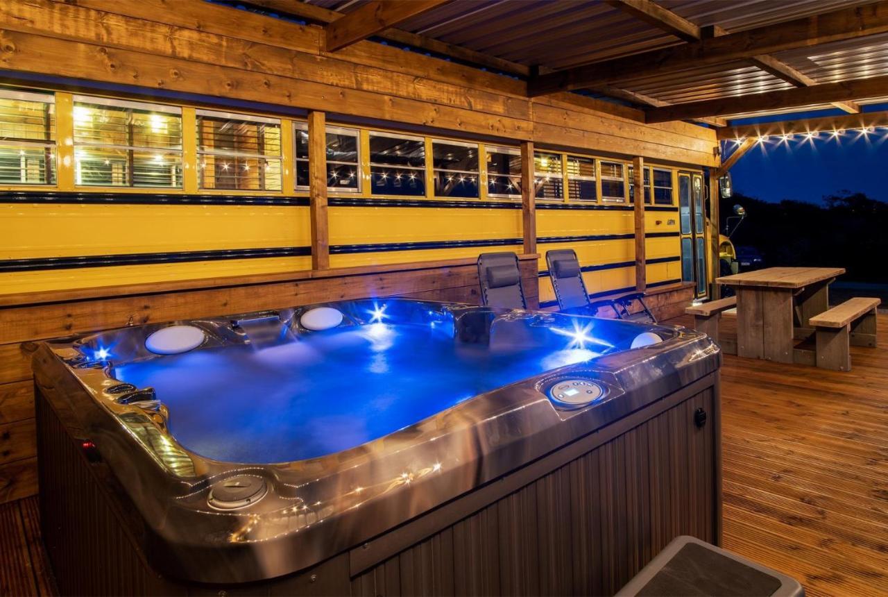 American School Bus - 1 Bedroom - Blossom Farm - Tiers Cross Johnston 外观 照片